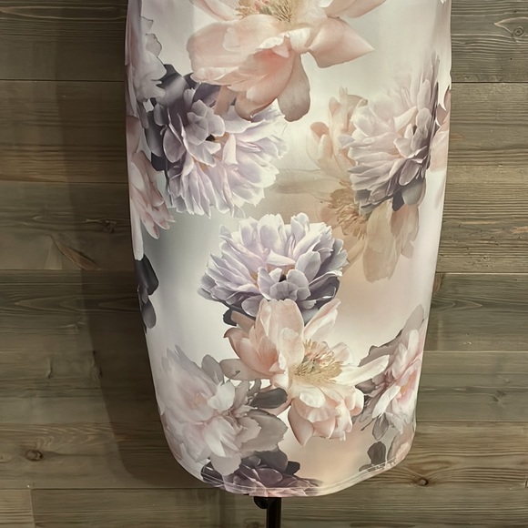 New look floral, sleeveless dress - Picture 3 of 9